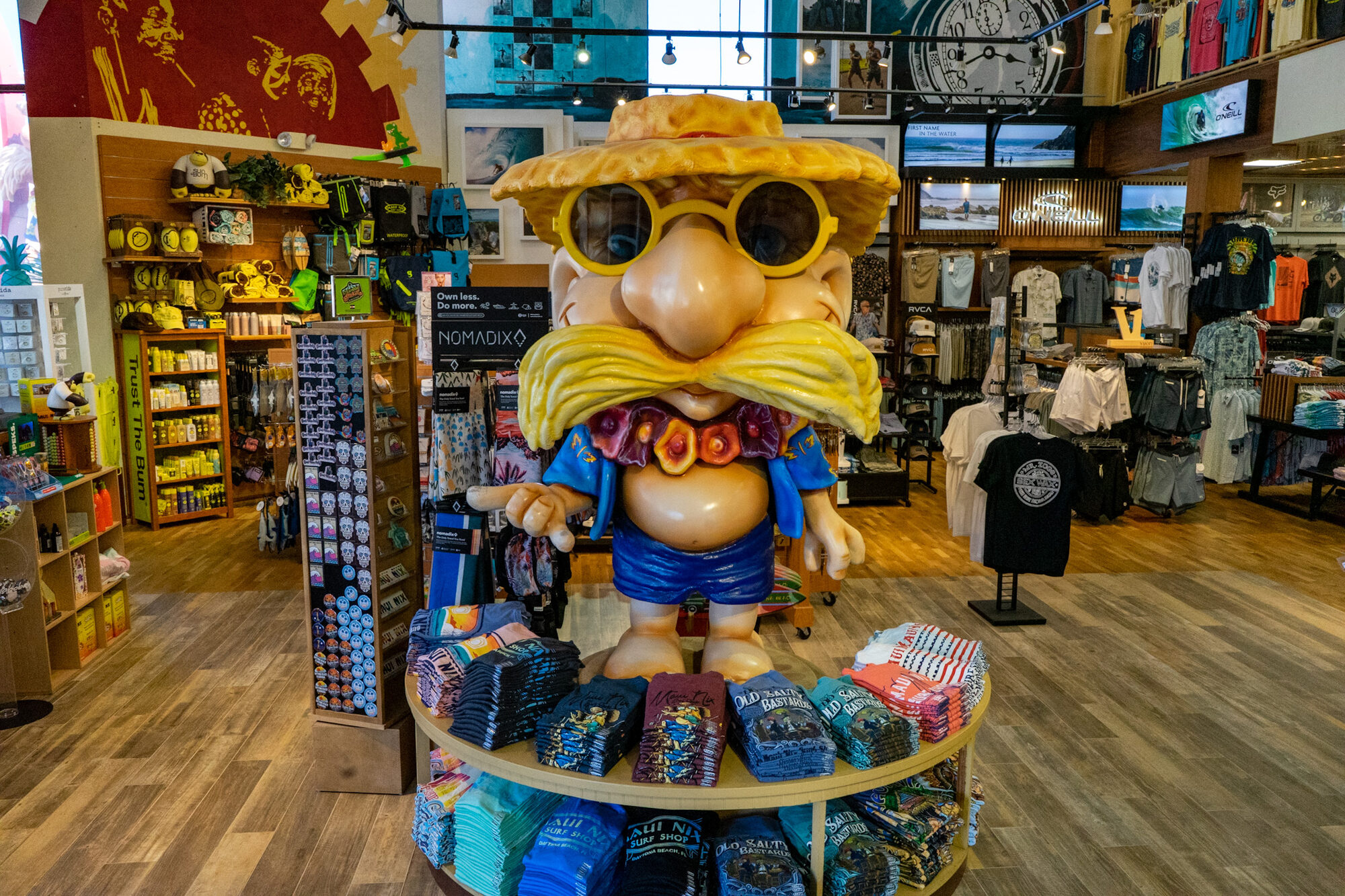 Maui Nix Store Tour