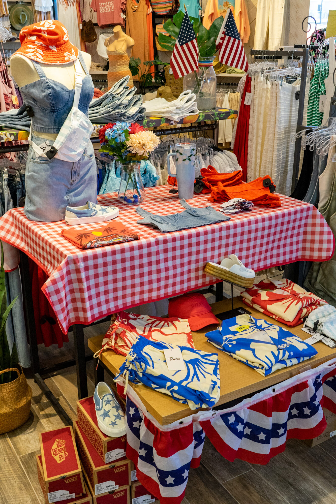 Maui Nix Store Tour