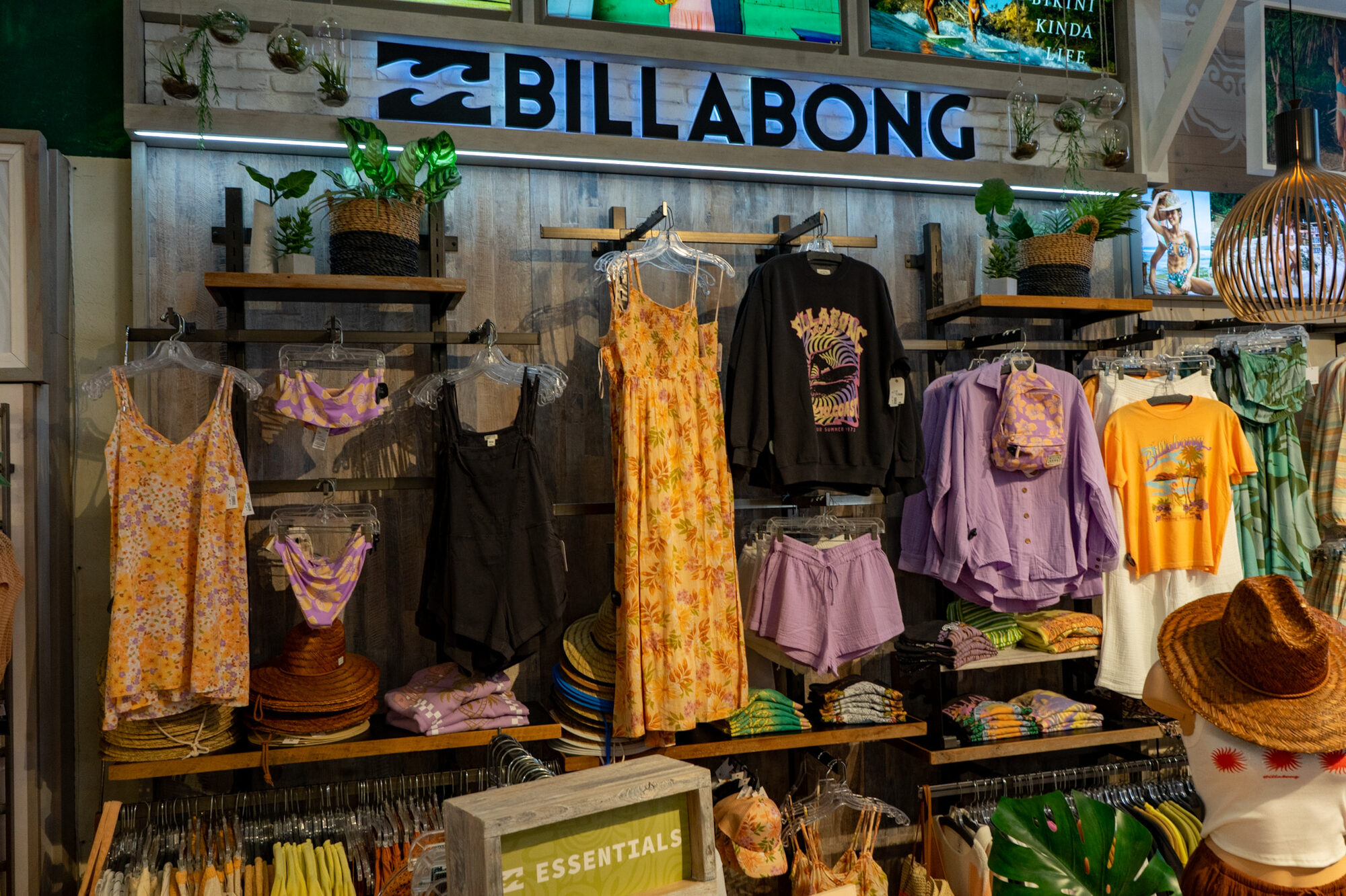 Maui Nix Store Tour
