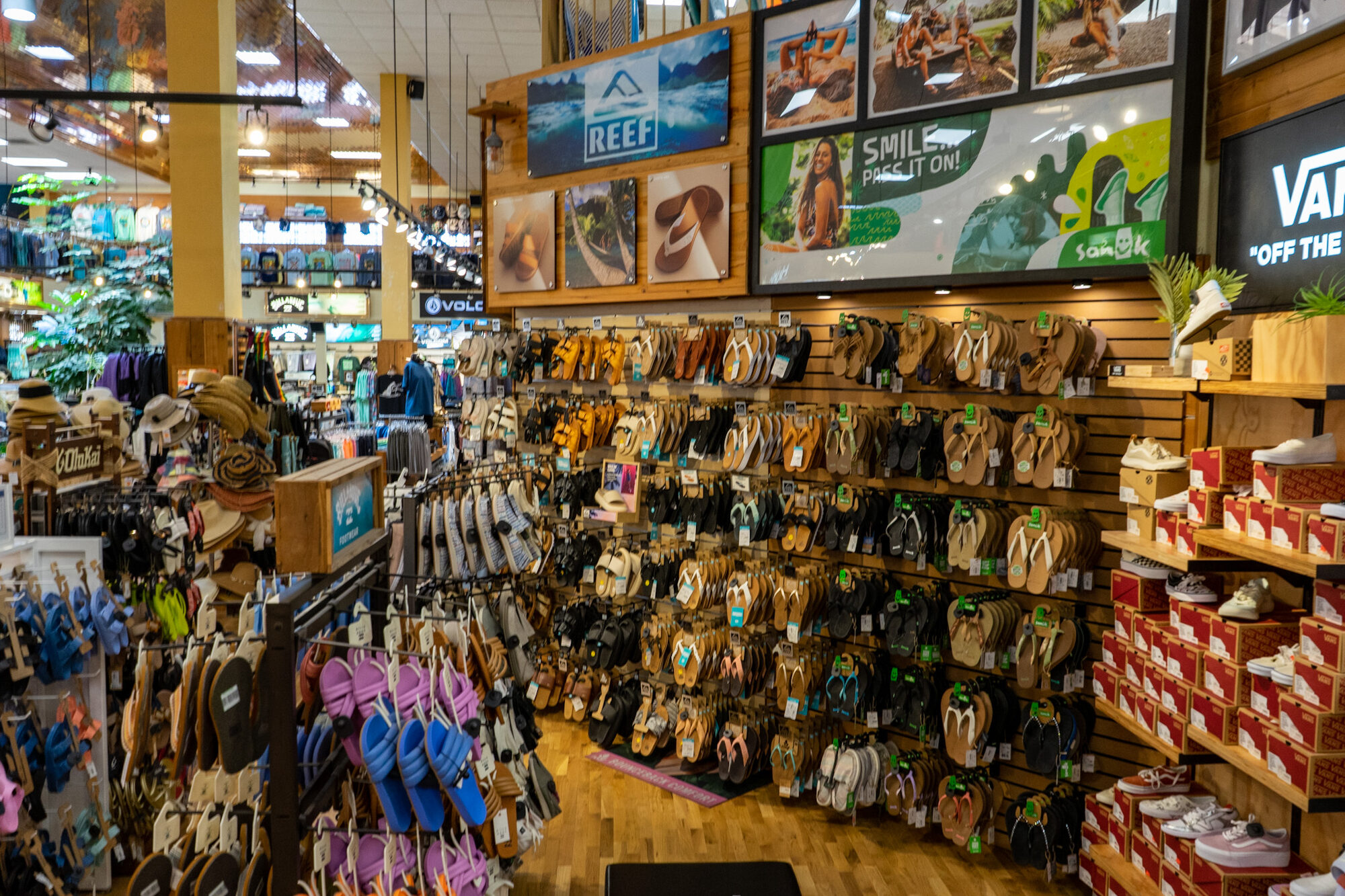 Maui Nix Store Tour