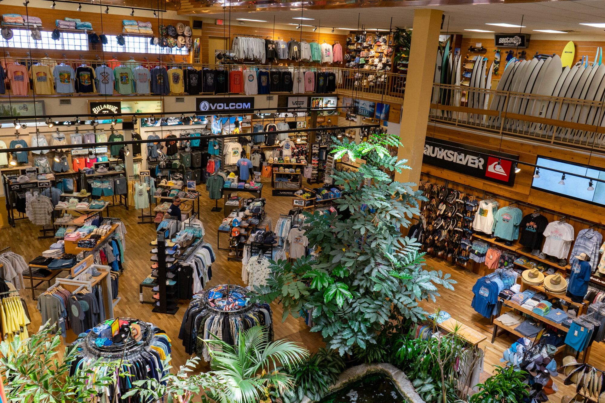 Maui Nix Store Tour