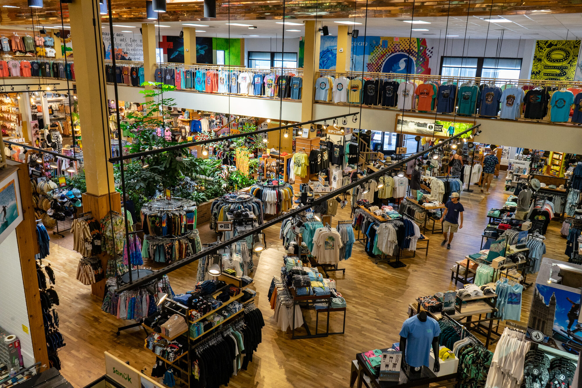 Maui Nix Store Tour