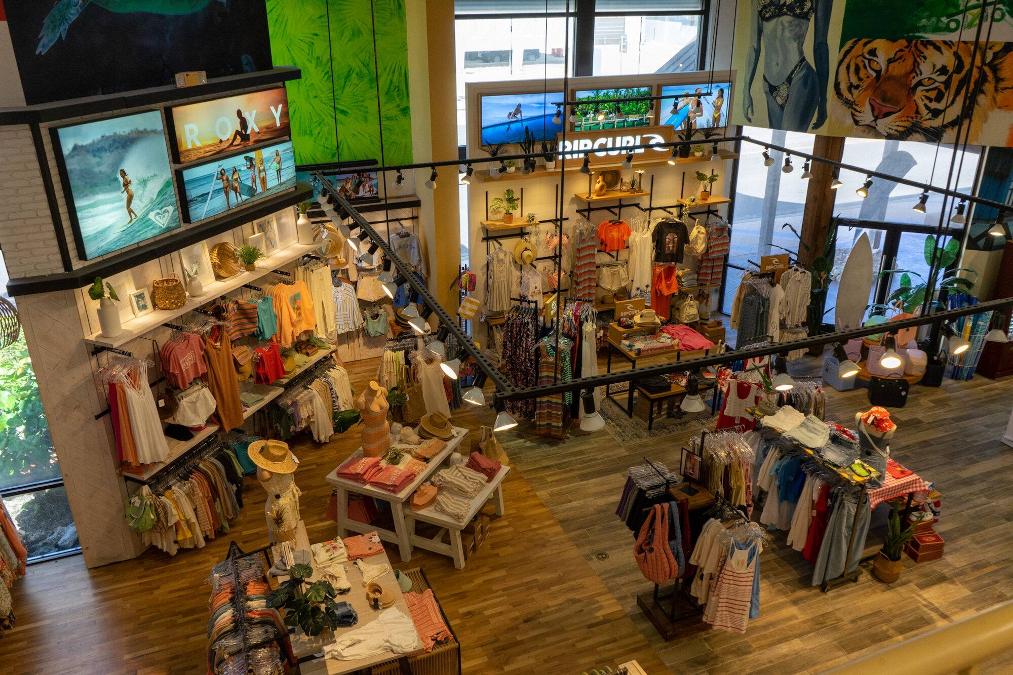 Maui Nix Store Tour